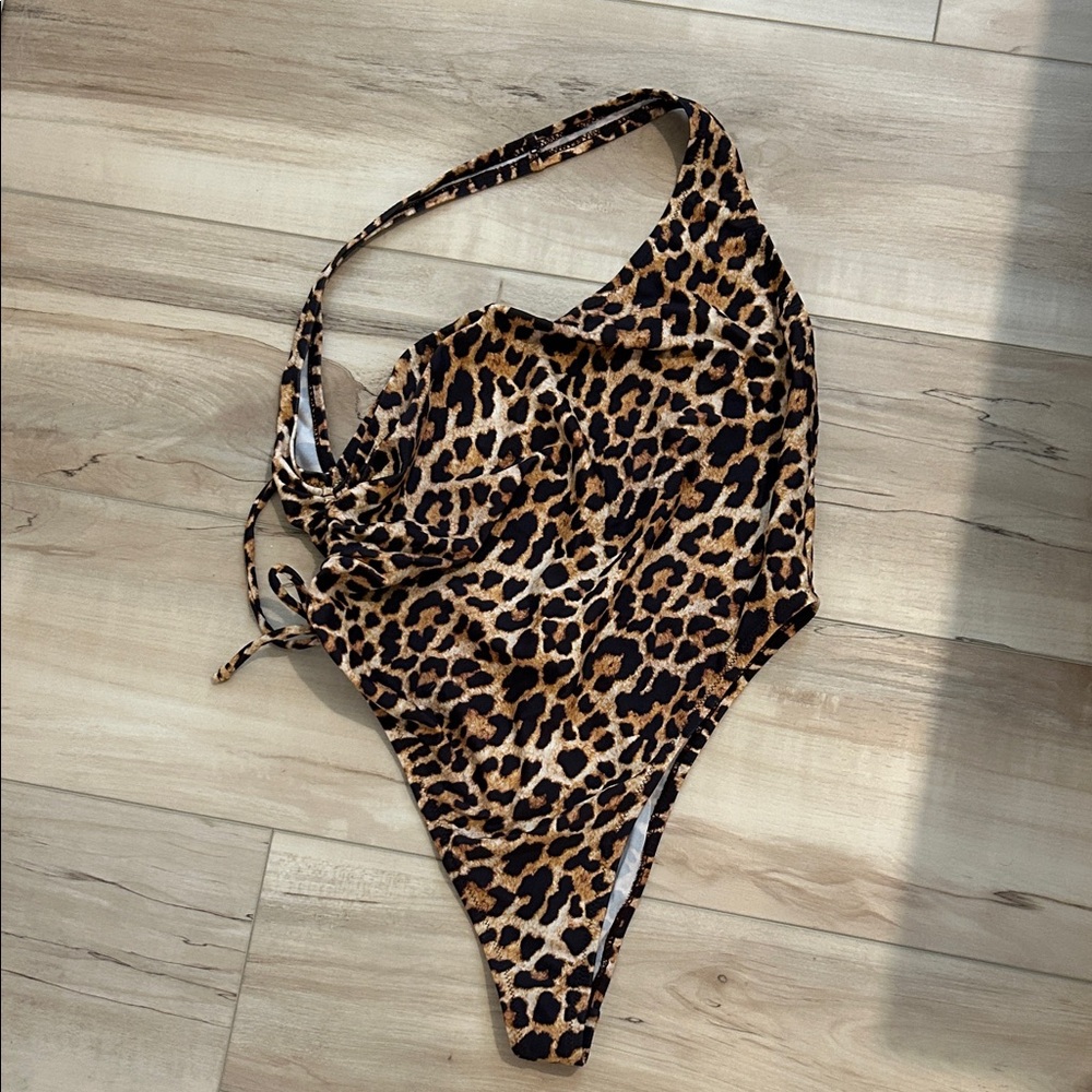 Leopard Print Swimsuit (One sleeve)